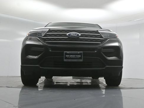 Certified 2023 Ford Explorer XLT RWD image 44