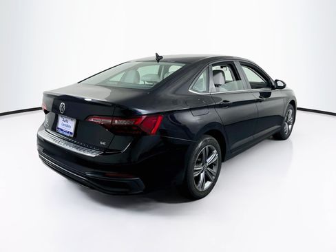 Used 2023 Volkswagen Jetta SE FWD image 5