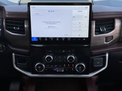 Used 2024 Ford Expedition Max Limited image 18
