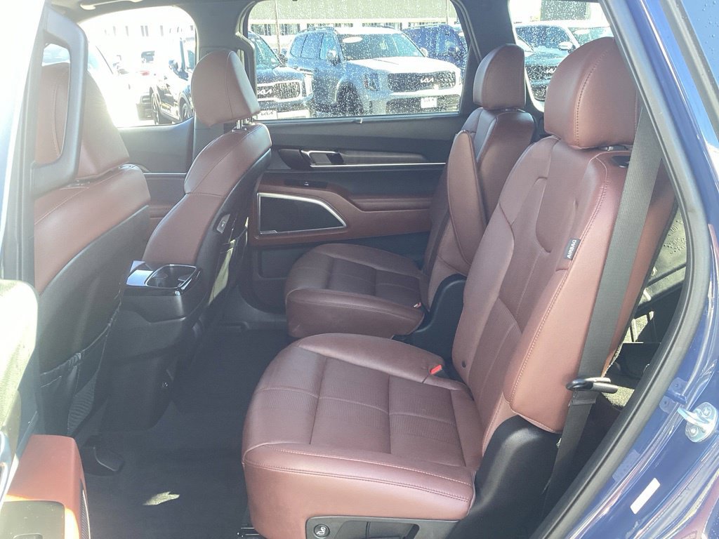 Used 2024 Kia Telluride EX w/ EX Captain's Chair Package AWD/4WD image 16