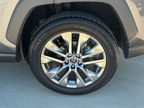 Used 2020 Toyota RAV4 XLE Premium FWD image 18