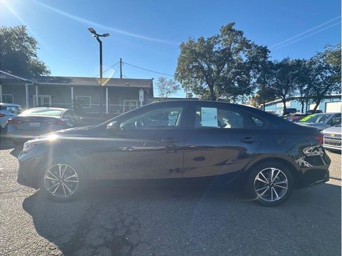 Used 2022 Kia Forte LXS w/ LXS Technology Package image 4