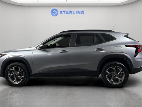 Used 2025 Chevrolet Trax LT image 9