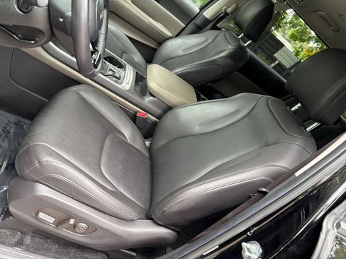 Used 2026 Kia Carnival FWD image 39