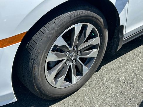 Used 2023 Honda Odyssey EX-L image 3