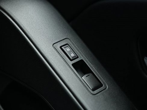 Used 2025 Nissan Frontier SV w/ SV Convenience Package image 41