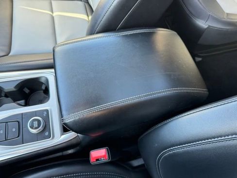 Used 2022 Ford Explorer XLT w/ XLT Sport Appearance Package image 20