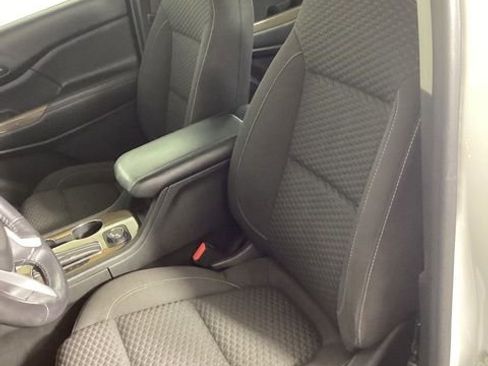 Used 2017 GMC Acadia SLE image 12