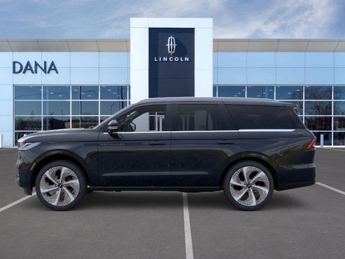 New 2026 Lincoln Navigator Black Label AWD/4WD image 3