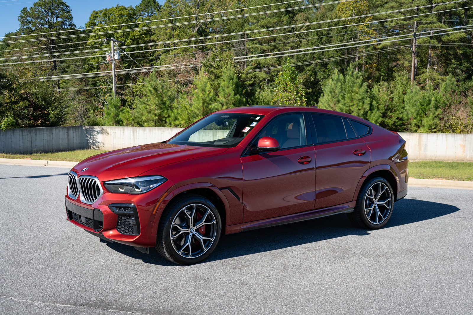 Used 2022 BMW X6 xDrive40i w/ M Sport Package AWD/4WD image 3