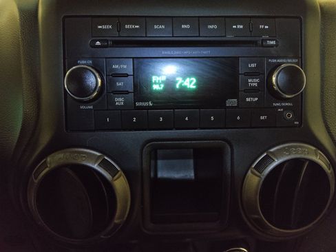 Used 2018 Jeep Wrangler Unlimited Sport AWD/4WD image 25