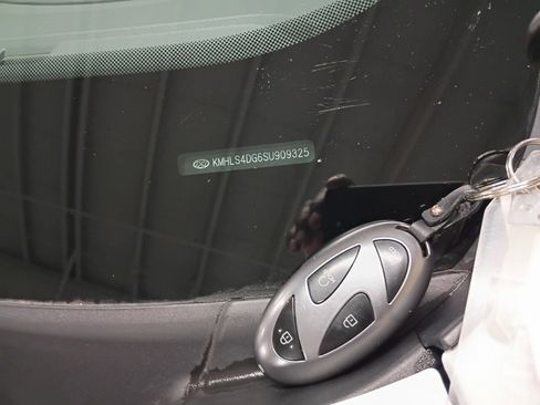 Certified 2025 Hyundai Elantra SEL image 33