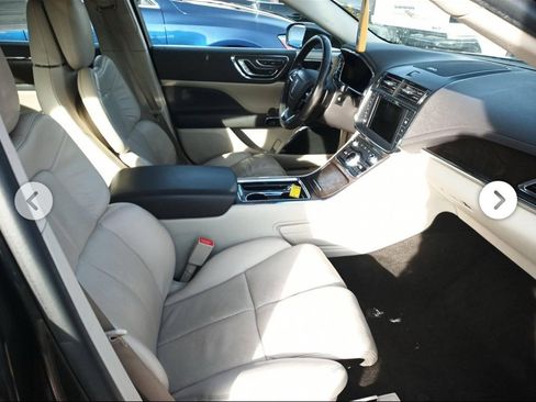 Used 2019 Lincoln Continental Select w/ Continental Climate Package image 7