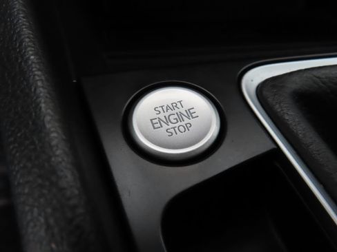Used 2025 Volkswagen Jetta SE FWD image 13