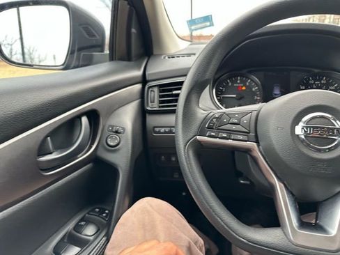 Used 2020 Nissan Rogue Sport S image 31