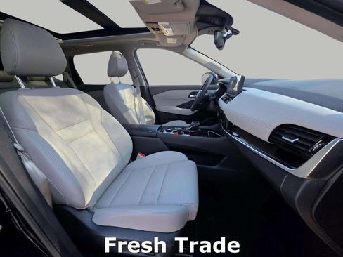 Used 2025 Nissan Rogue SL w/ Tech Package image 11