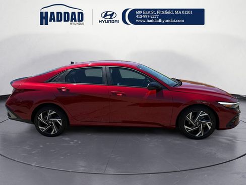 Used 2025 Hyundai Elantra Sport FWD image 6