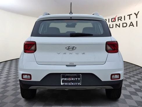 Certified 2025 Hyundai Venue SEL FWD image 5