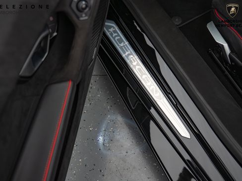 Used 2023 Lamborghini Huracan Tecnica image 24