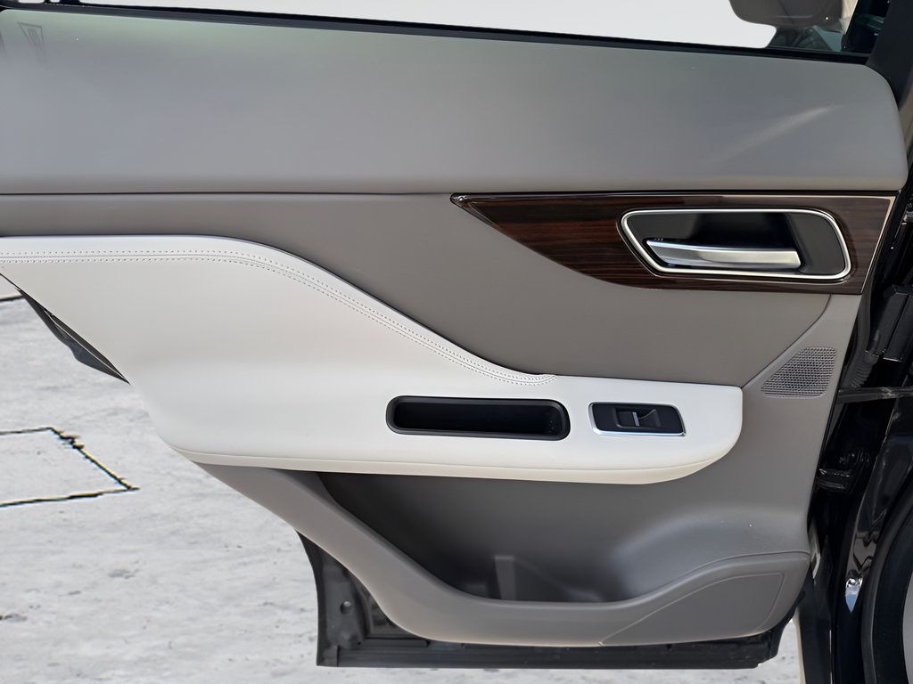 Used 2019 Jaguar F-PACE Portfolio AWD/4WD image 22