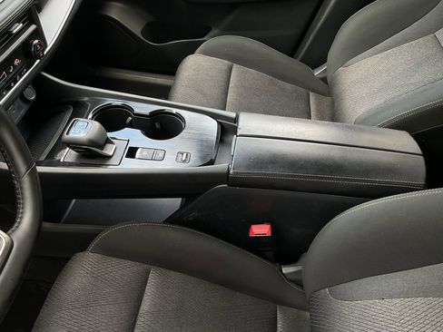 Used 2025 Nissan Rogue SV image 33