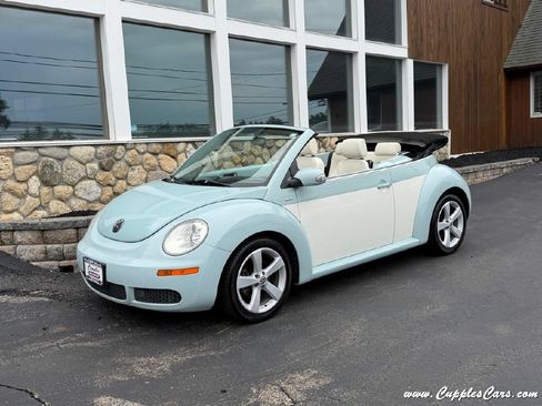 Used 2010 Volkswagen Beetle Final Edition FWD image 1