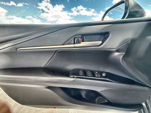 Used 2025 Toyota Camry SE image 14