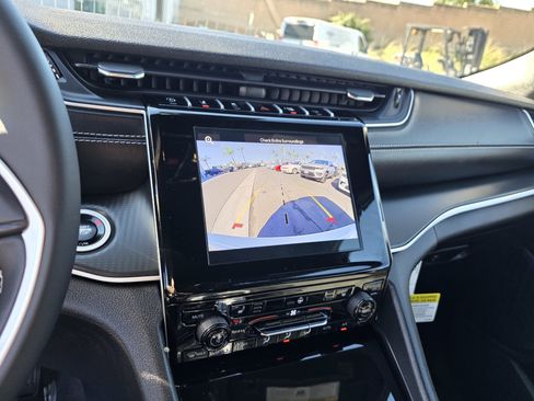 New 2025 Jeep Grand Cherokee Altitude image 17