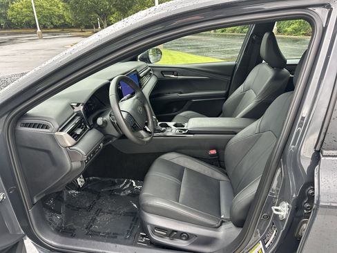 Used 2025 Toyota Camry XSE FWD image 16
