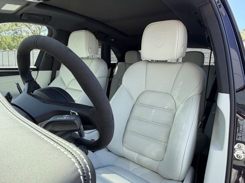 New 2026 Porsche Macan GTS AWD/4WD image 5