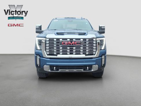 New 2026 GMC Sierra 2500 Denali w/ Denali Reserve Package AWD/4WD image 2