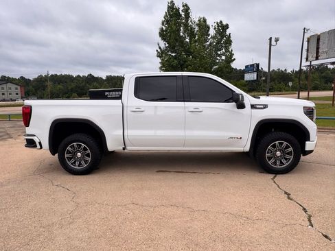 Used 2024 GMC Sierra 1500 AT4 w/ Technology Package AWD/4WD image 6