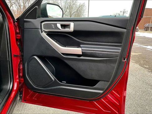 Certified 2022 Ford Explorer XLT w/ Equipment Group 202A image 22