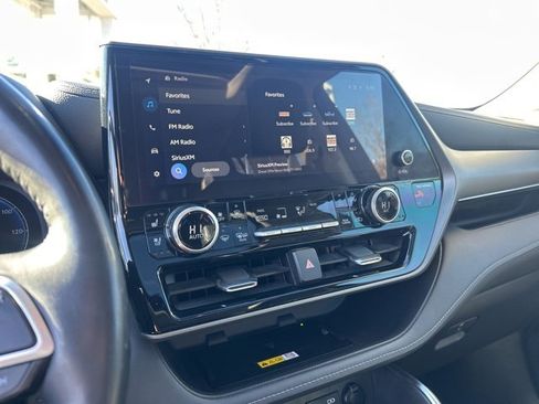 Used 2023 Toyota Highlander Limited image 19