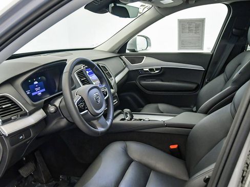 Certified 2025 Volvo XC90 B5 Core image 19