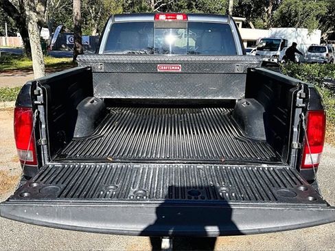 Used 2018 RAM 1500 Classic SLT image 32