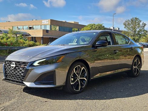 New 2025 Nissan Altima 2.5 SR w/ SR Premium Package image 3