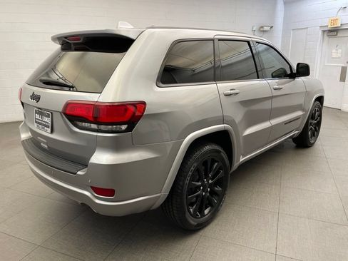 Used 2018 Jeep Grand Cherokee Altitude RWD image 6