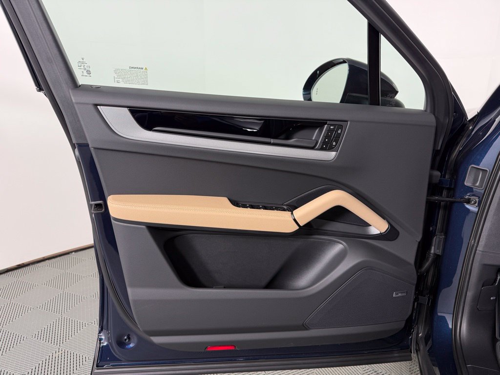 Certified 2026 Porsche Cayenne AWD/4WD image 19