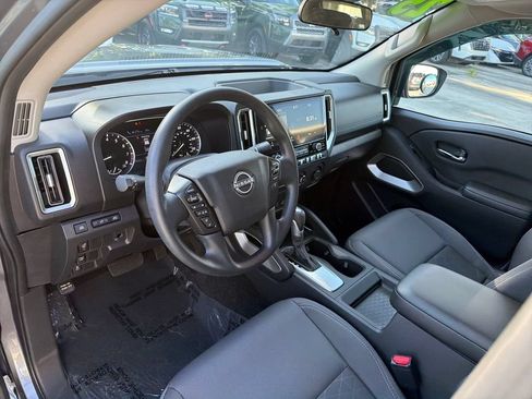 Used 2025 Nissan Frontier SV w/ Tow Package RWD image 12