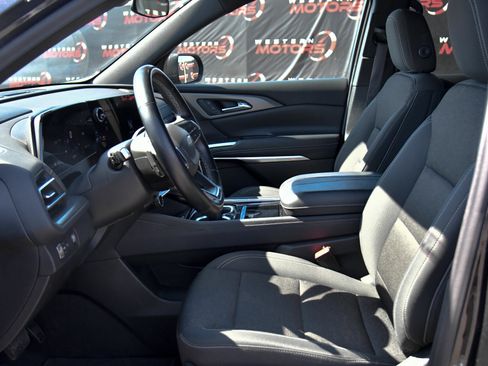 Used 2024 Chevrolet Traverse LT FWD image 18