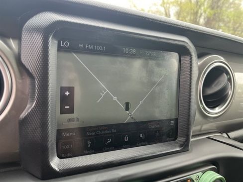 Used 2018 Jeep Wrangler Unlimited Sahara w/ Uconnect 4C Nav & Sound Group AWD/4WD image 26