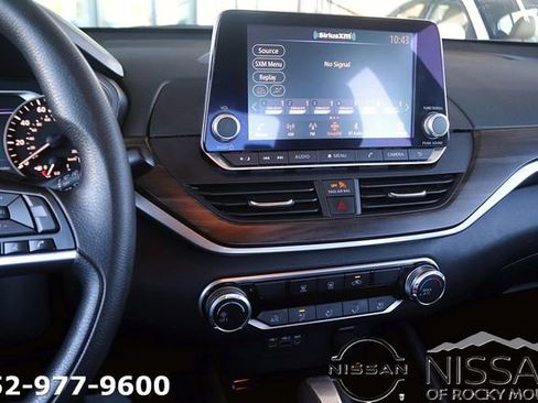 Used 2024 Nissan Altima 2.5 SV image 18