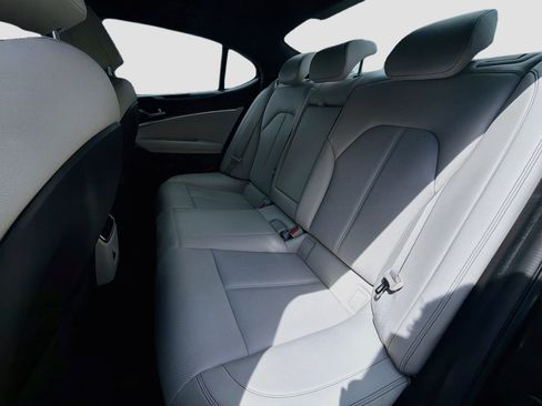 Used 2025 Genesis G70 2.5T AWD/4WD image 29