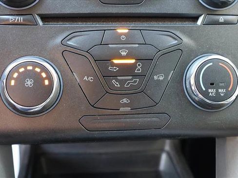 Used 2015 Ford Fusion SE image 19