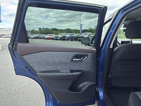 Used 2022 Nissan Rogue SV FWD image 22