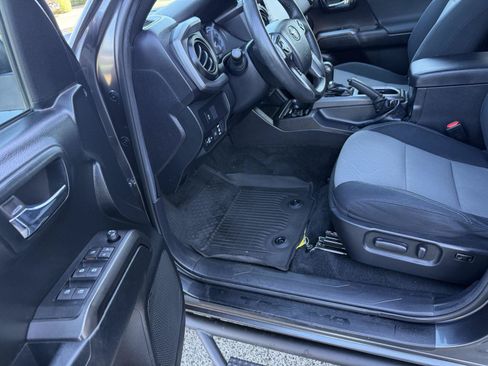 Certified 2021 Toyota Tacoma TRD Off-Road w/ Technology Package AWD/4WD image 14