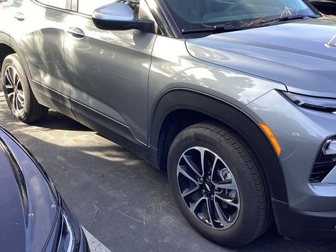 Used 2025 Chevrolet TrailBlazer LT image 2