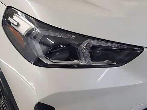 Used 2025 BMW X1 xDrive28i w/ Convenience Package image 21