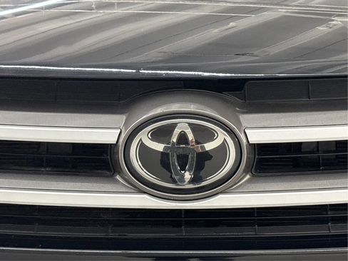 Used 2018 Toyota Highlander LE image 35